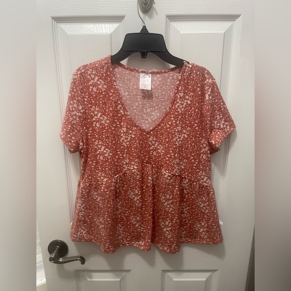 No Boundaries Rust-White Floral Peplum V-Neck Top